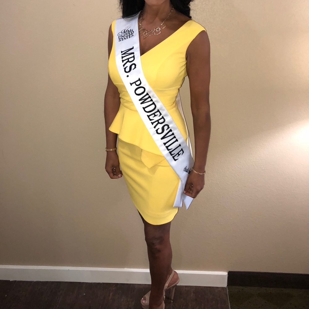 Stunning cocktail or pageant interview dress.